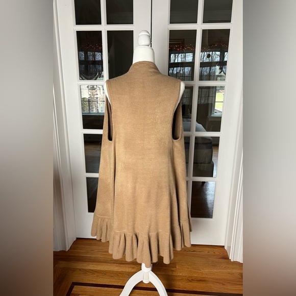 NWOT Anthropologie Evelyn K Millau Ruffle Vest Sweater OS - Picture 3 of 5